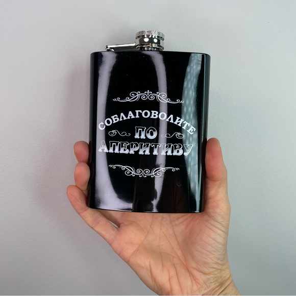 Stainless Steel Flask with Four Shot Glasses and a Funnel - Picture 4 of 6